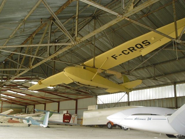  Los hangares del club 